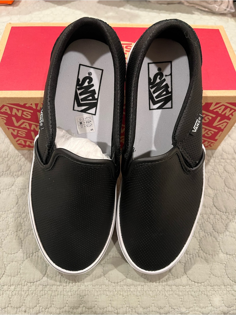 Vans - Asher - perf. Leather black Classic Slip-On Perforated Black/White Loafer - Picture 2 of 5